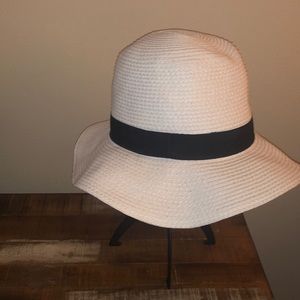 Floppy sun hat